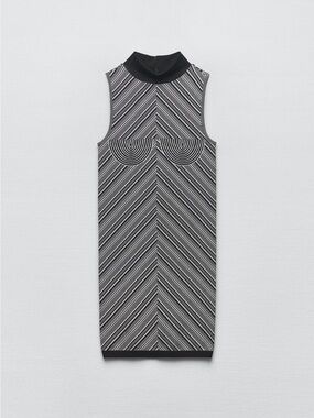Zara | Seamless Printed Dress | Sleeveless Black & White Chevron Midi Dress